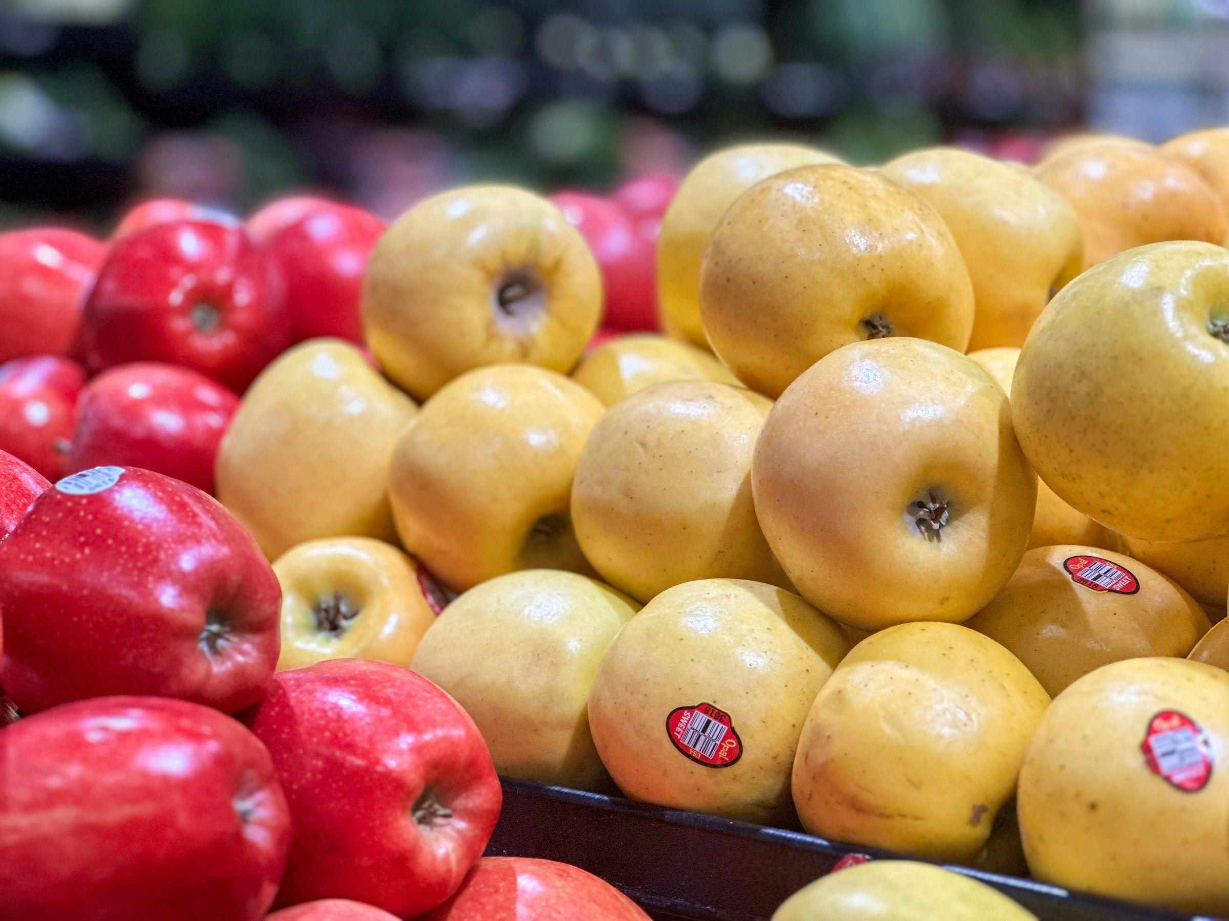 Red and yellow apples arranged in a grocery market display