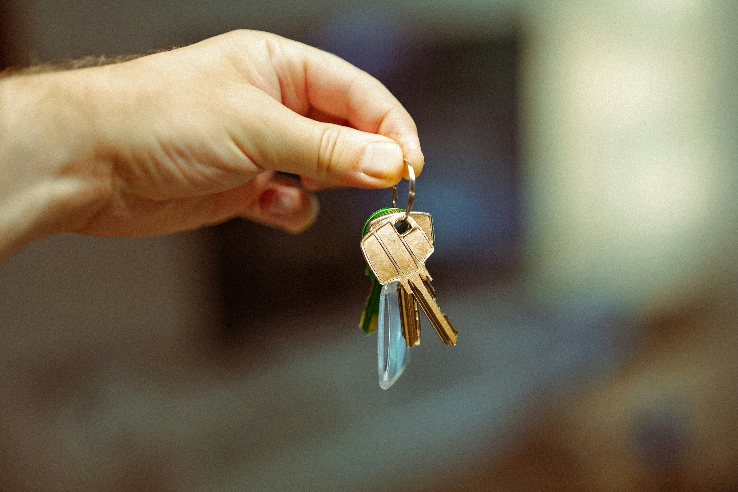 Person holding a bunch of house keys